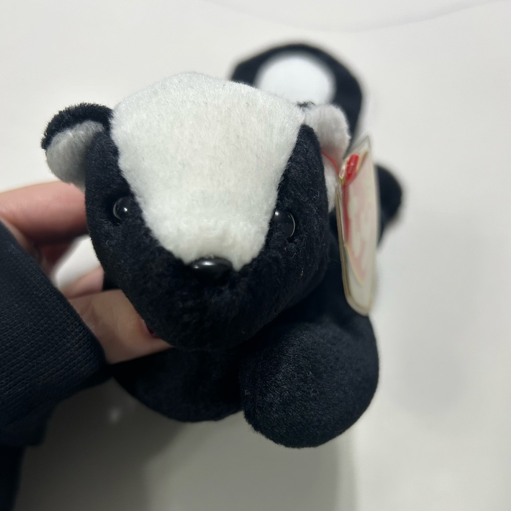 Rare Beanie Babie Stinky with spelling errors and P.E pellets